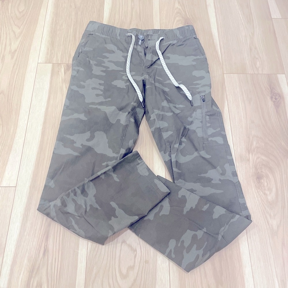 Vuori Women's Size XS Green Camo Ripstop Pants Relaxed Fit Slim Leg